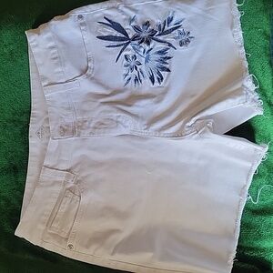 Embroidered stretch Jean shorts